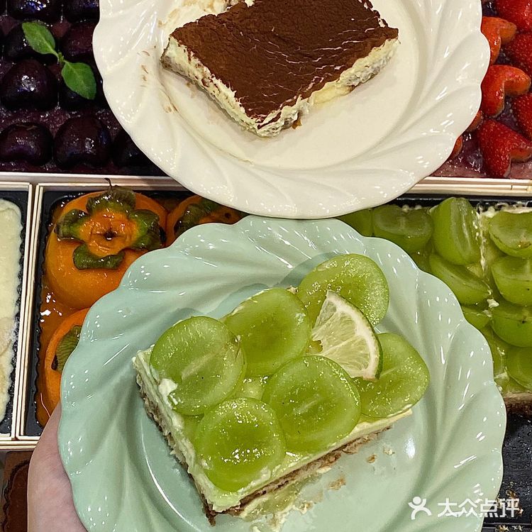 在深圳！！吃到了满满水果提拉米苏🤤