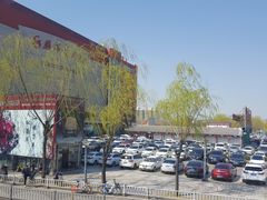 -世纪金源购物中心东区-停车场