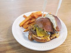 27&nbsp;牛肉汉堡-HELLO 27 意面·沙拉·帕尼尼