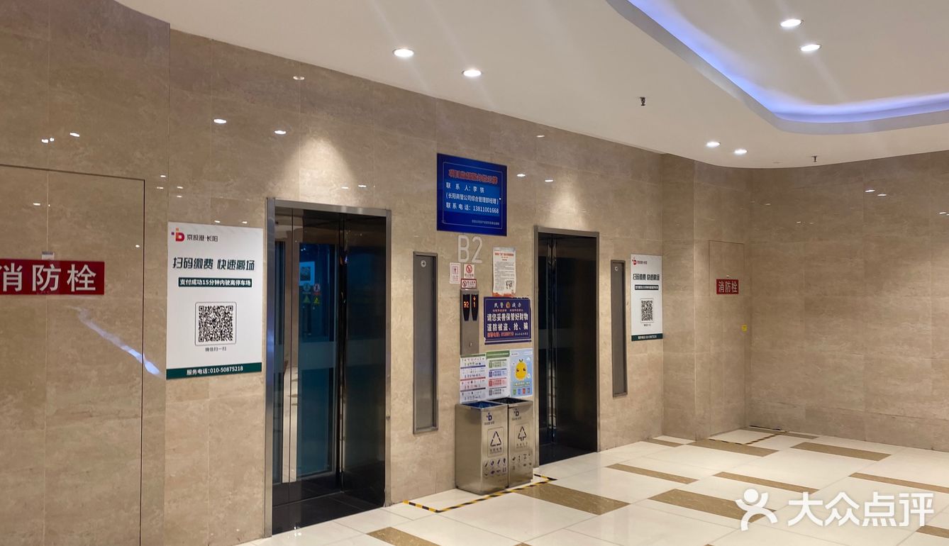 长阳京投港垃圾商场，混乱无管理。