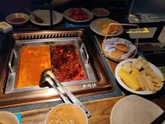 -老牌坊云南鱼豆花火锅(哈西万达店)