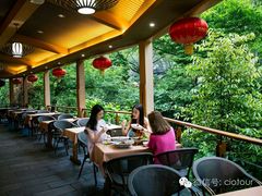 -美食村花园餐厅