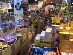 -曼谷四叶草彩妆&纪念品  (chitlom)