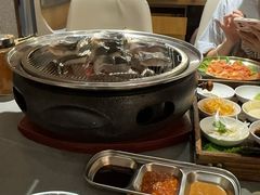 -围炉肉舍•炭烤活鳗•丹东海鲜烤肉(步行街店)