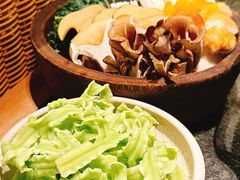 -三出山火锅(南京万象天地店)