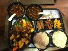 京葱爆牛肉饭&小食三味套餐-横琴湾畔餐厅(长隆海洋王国白鲸剧场店)