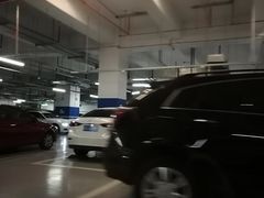 -虹桥天地-停车场