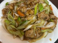 葱爆羊肉-金卯白肉罩火烧