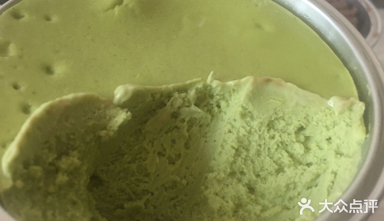 不够细腻 朗姆巧克力蛋糕：奶油不错 蛋糕体也ok