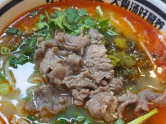 -霸舌生滚牛肉米粉(天生街道店)