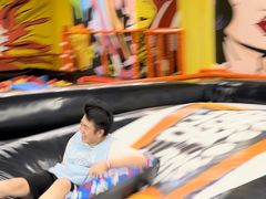 -爱蹦iBOON蹦床运动馆(江汉店)