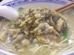 特色雪菜煨黄鱼面-明呈黄鱼面馆(斜土路店)