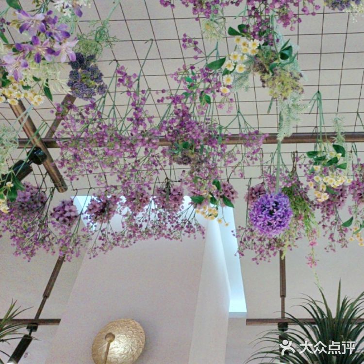 丝路花雨语餐厅