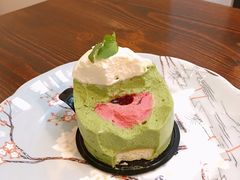 覆盆子开心果慕斯-默迹咖啡馆