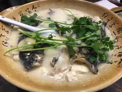 砂锅鱼头-75幢私房菜馆