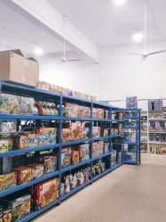 -逝水玩具折扣店