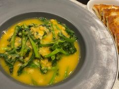 豌豆黄浸豌豆尖-半山腰·云南菜(侨福芳草地店)