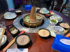 -洞庭洲·防空洞火锅·烧烤·铜锅涮肉(新百广场店)
