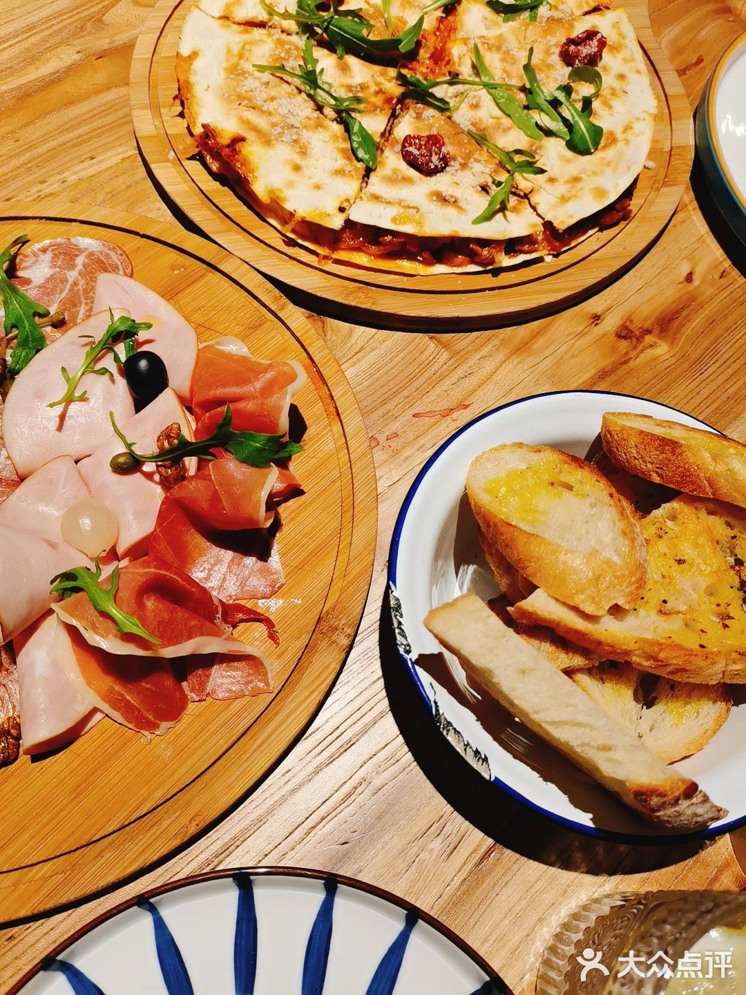 红酒🍷，美女，感受惬意的法式浪漫～