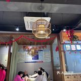 地方菜 本地老店 跟到导航来的 店里面坐满了客人