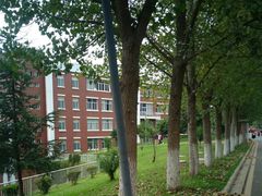 -云南大学滇池学院