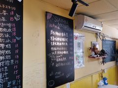 大堂-志龙皇冠吃货椰子铺