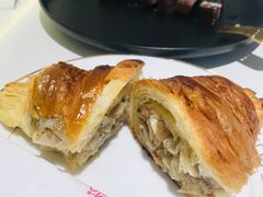 牛角包烧麦-不正咖啡(万达尊店)