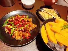 -曼听小寨海鲜烧烤·大连辣炒大王(盖州街店)