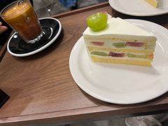 晴王葡萄无花果奶油蛋糕-black rainbow coffee