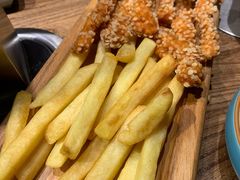 炸鸡薯条双拼-明洞阿姨·韩式酱蟹烤肉·创意料理(三元桥店)