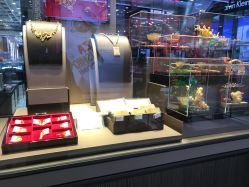 -六福珠寶(苏州人民商场店)