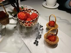 杨梅鳕鱼球-柳莺湖上·湖景餐厅·江南菜(西湖店)