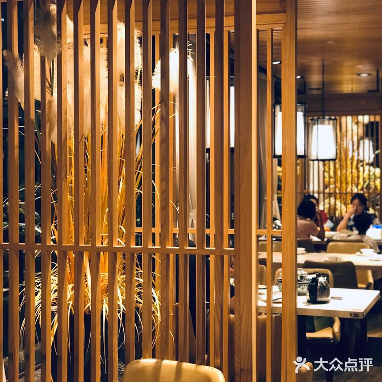 广州 | 必吃榜老字号粤菜喝茶-天上飞的鸽鸽-地下花园式体验