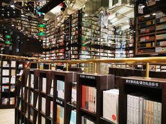 -钟书阁(群光广场店)