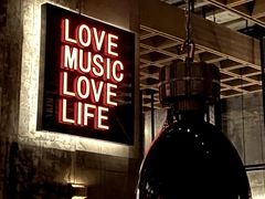 -FOUR PLAY BAR