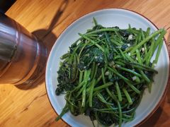 -帅巴人舅母子腊蹄民俗村