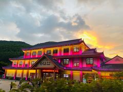 -十万大山布透温泉