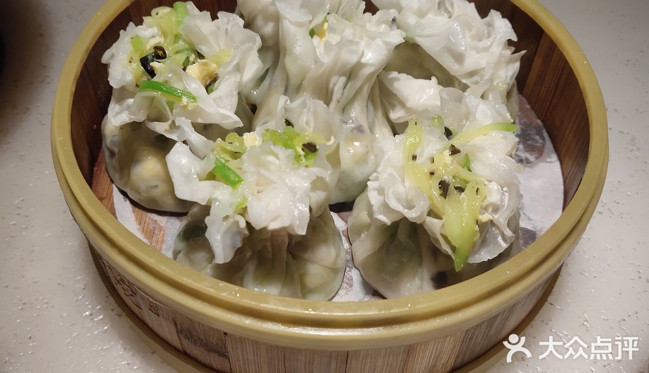 船菜的烧麦就是西湖还有鸡蛋，梨汤很粘稠老人很喜欢