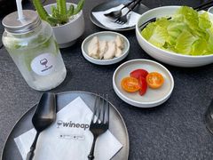 凯撒色拉-wineapp葡萄酒餐吧(外滩金融中心店)