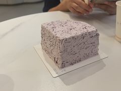 杨梅口味荔枝小方糕。-山与蓝·轻糖鲜果蛋糕(勒泰店)