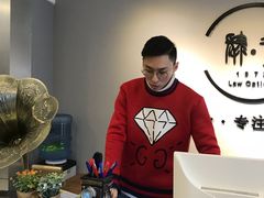 老板香港人-肆兮眼镜·蔡司·徕卡战略合作店(大坪店)