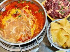 -黄利砖万峰林布依特色酸笋牛肉馆