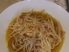 -帅巴人舅母子腊蹄民俗村