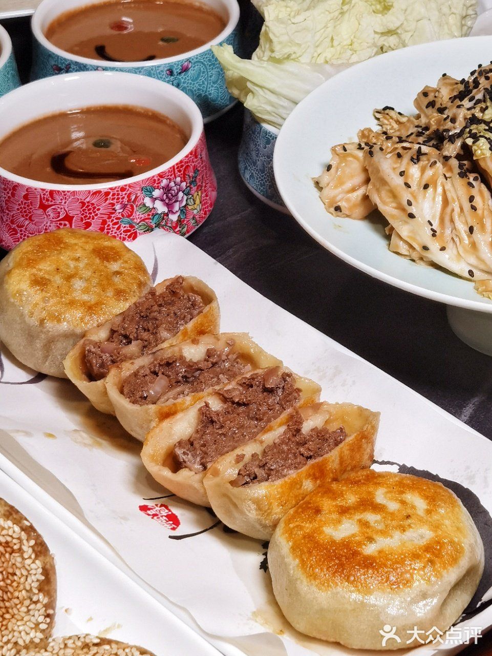 老北京爆汁流油的门钉肉饼！居然在这里吃到了