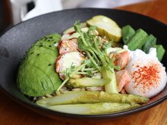 三文鱼配蜂蜜莳萝牛油果沙拉-O'mills Sourdough Bakery&Bistro(永嘉路店)