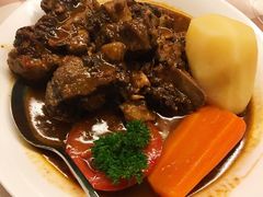 焖牛尾-船屋葡国餐厅