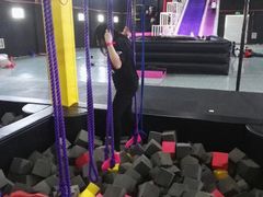 -嘿哟动霸CHUA·新潮玩运动娱乐中心·蹦床滑冰团建乐园