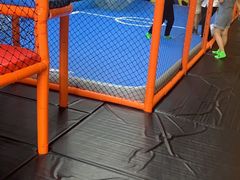 -爱蹦iBOON蹦床运动馆(江汉店)