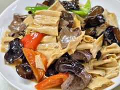 木耳炒腐竹-天天向上素食餐厅(五台山店)