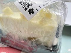 椰椰芝士慕斯蛋糕-Tims天好咖啡·贝果(雁展路万象天地店)